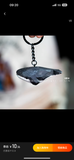 The wooden carved whale keychain gift with the inscription "May the whale that wishes to transform into an isolated island be born in the sea, return to the sea and hide in the sea".
