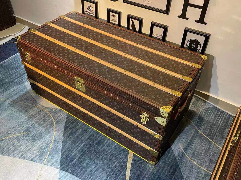 Louis Vuitton Courrier Lozine 110 trunk For Sale at 1stDibs