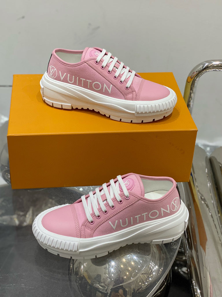 LOUIS VUITTON LV SQUAD SNEAKERS